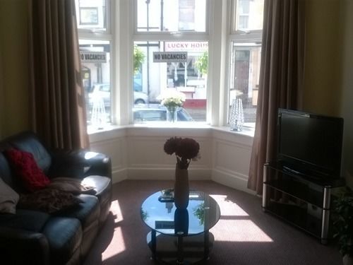 Hazelgrove Guest House Blackpool Bagian luar foto